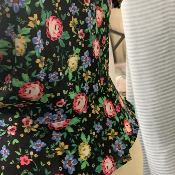 Gianni Bini V-Neck Floral Button Down Top NWT - Picture 7 of 8